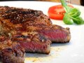 ステーキ宮のカロリー情報をチェック！サラダバーはダイエットの味方？